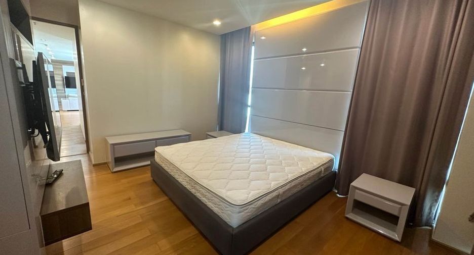 Condo en alquiler de 3 habitaciones en Sathon, Bangkok