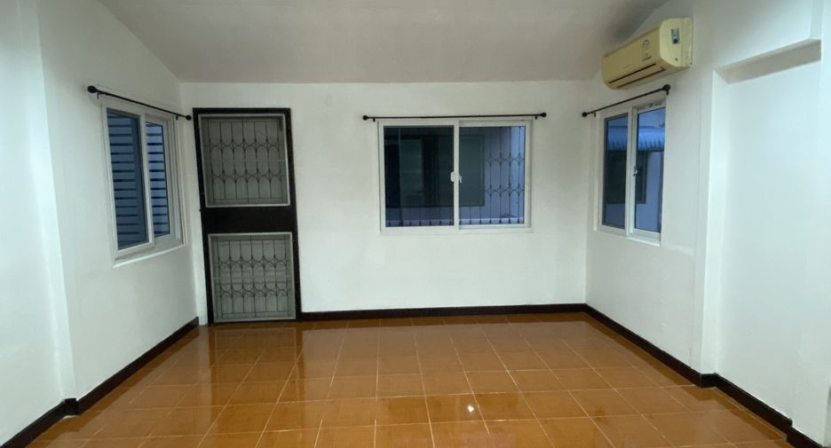 For rent 2 bedrooms townhouse in Bueng Kum, Bangkok