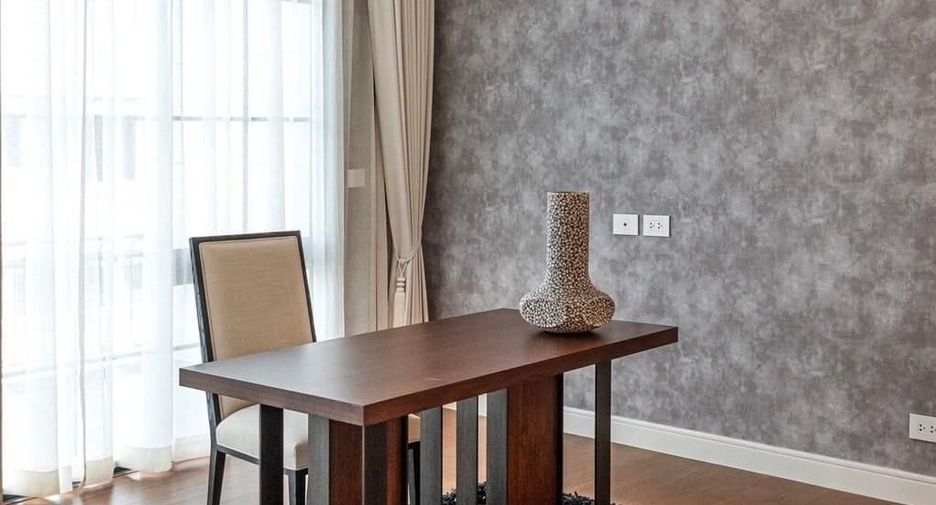 For rent 4 bedrooms townhouse in Bang Kapi, Bangkok