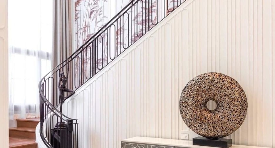 For rent 4 bedrooms townhouse in Bang Kapi, Bangkok
