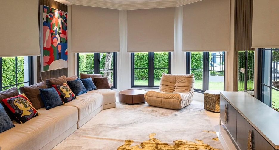For rent 4 bedrooms townhouse in Bang Kapi, Bangkok