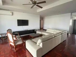 For rent 4 bedrooms condo in Watthana, Bangkok