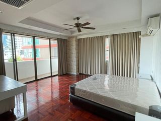 For rent 4 bedrooms condo in Watthana, Bangkok