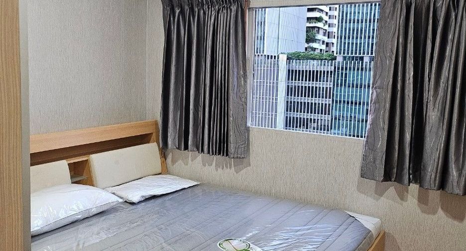 Condo en alquiler de 3 habitaciones en Watthana, Bangkok