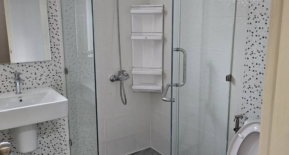 Condo en alquiler de 3 habitaciones en Watthana, Bangkok