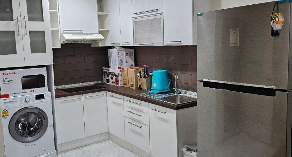 Condo en alquiler de 3 habitaciones en Watthana, Bangkok
