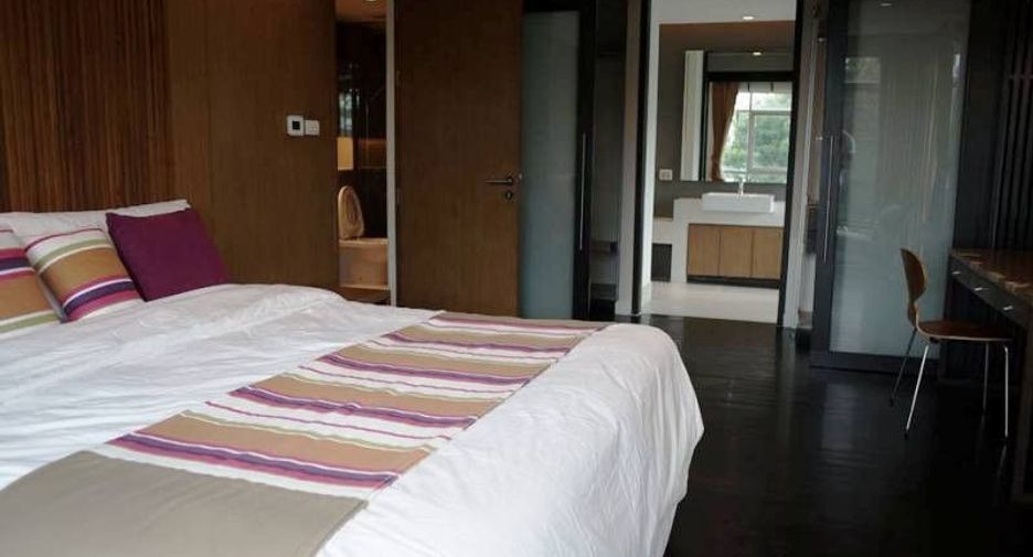 For rent 3 bedrooms condo in Watthana, Bangkok