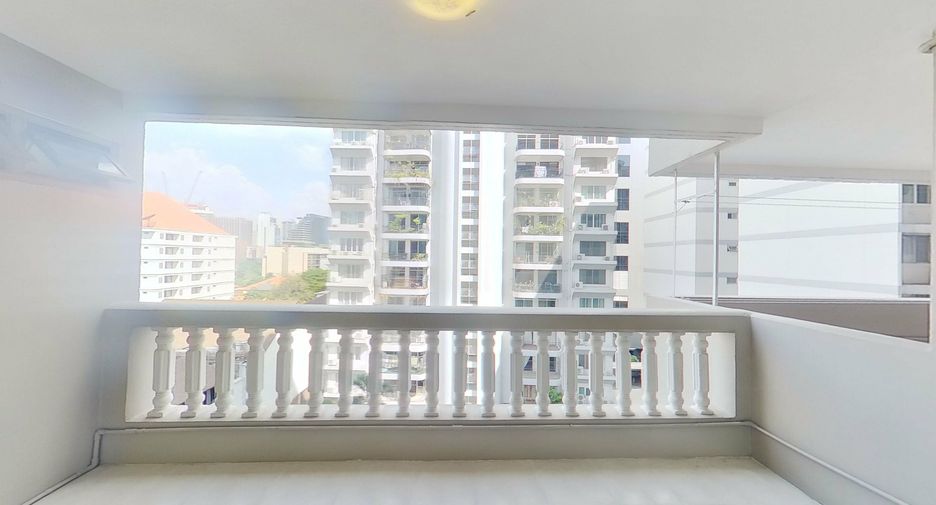Condo en alquiler de 3 habitaciones en Khlong Toei, Bangkok