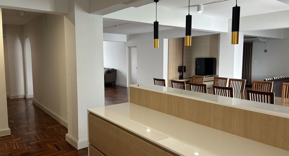 Condo en alquiler de 4 habitaciones en Khlong Toei, Bangkok