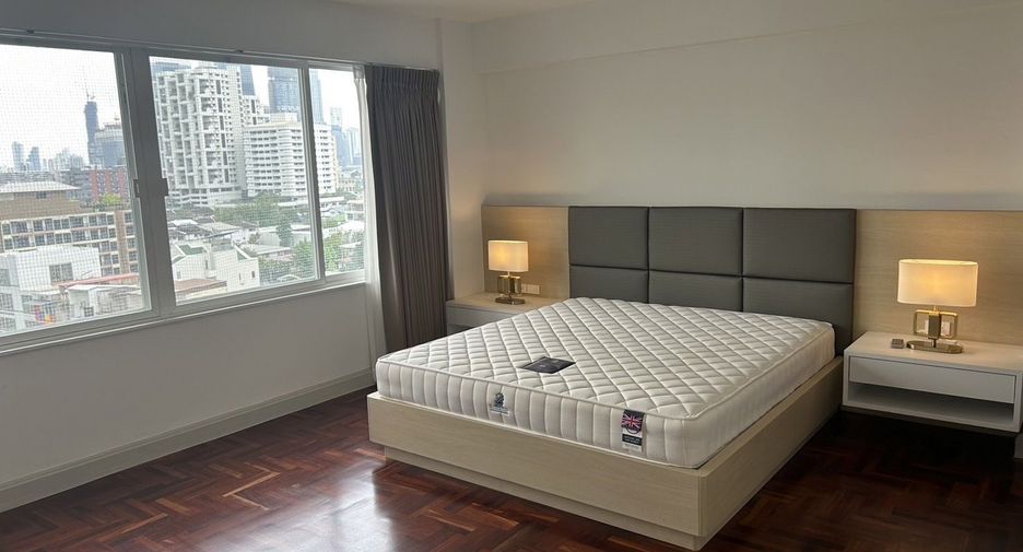 Condo en alquiler de 4 habitaciones en Khlong Toei, Bangkok