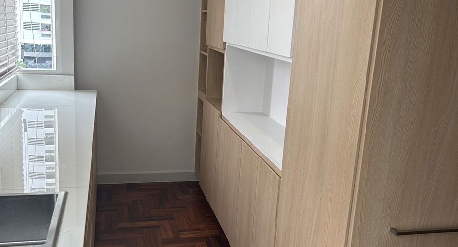 Condo en alquiler de 4 habitaciones en Khlong Toei, Bangkok