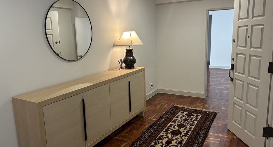 Condo en alquiler de 4 habitaciones en Khlong Toei, Bangkok