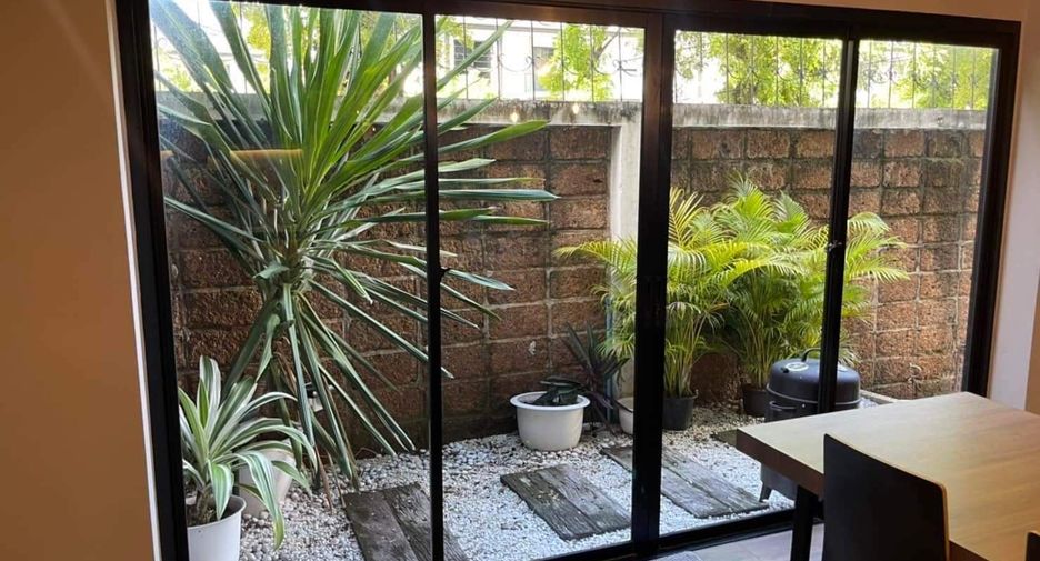 For sale 3 bedrooms townhouse in Mueang Samut Prakan, Samut Prakan