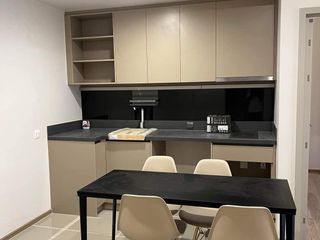 Condo en venta de 2 habitaciones en Khlong Toei, Bangkok
