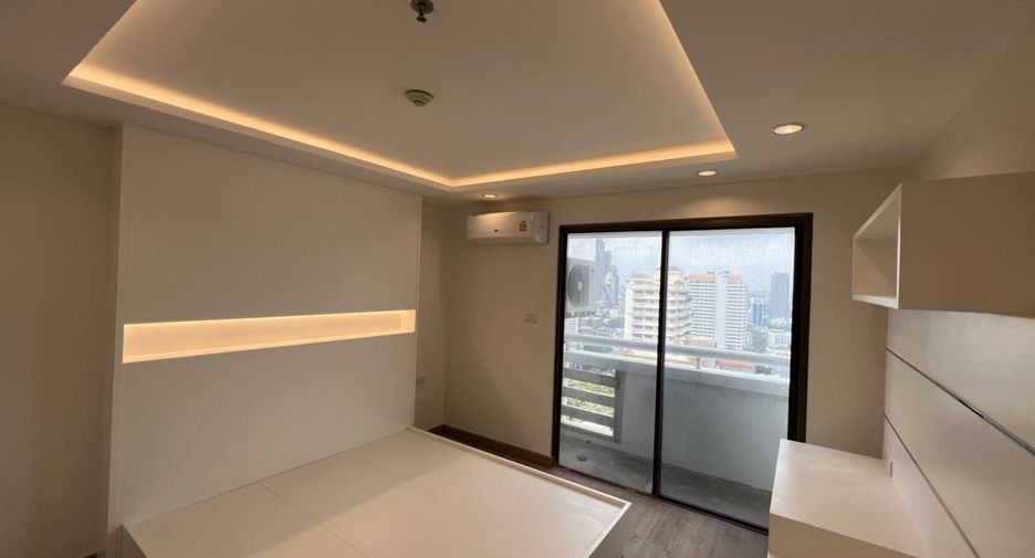 For rent 2 bedrooms condo in Khlong Toei, Bangkok