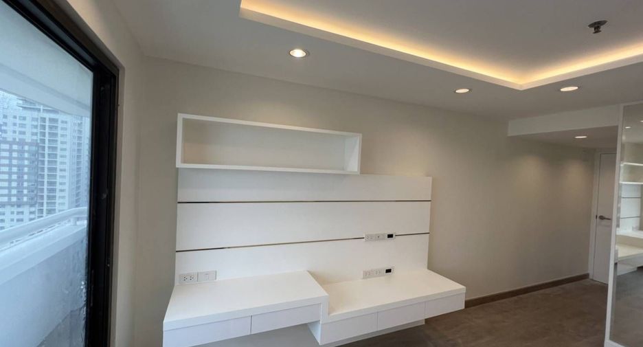 For rent 2 bedrooms condo in Khlong Toei, Bangkok