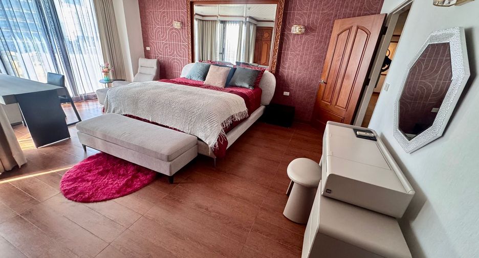 For rent 2 bedrooms condo in Khlong Toei, Bangkok