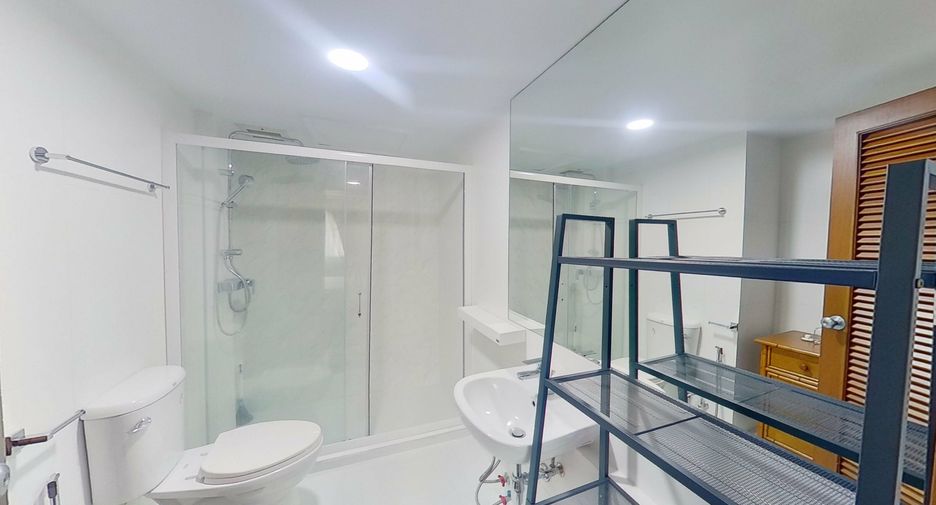 For rent 2 bedrooms condo in Pathum Wan, Bangkok