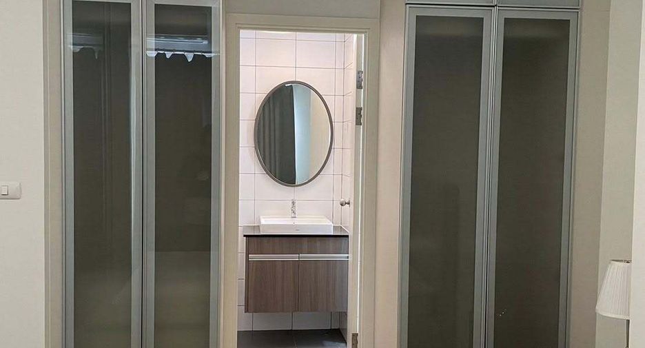 For sale 1 Beds condo in Huai Khwang, Bangkok