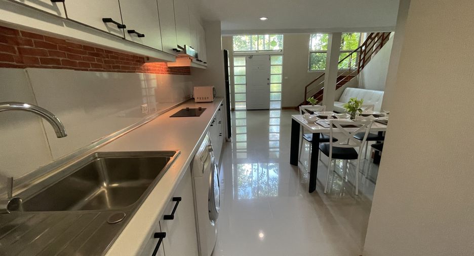 For rent 3 bedrooms apartment in Watthana, Bangkok