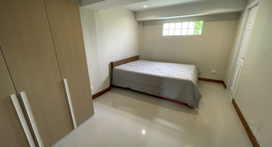 For rent 3 bedrooms apartment in Watthana, Bangkok