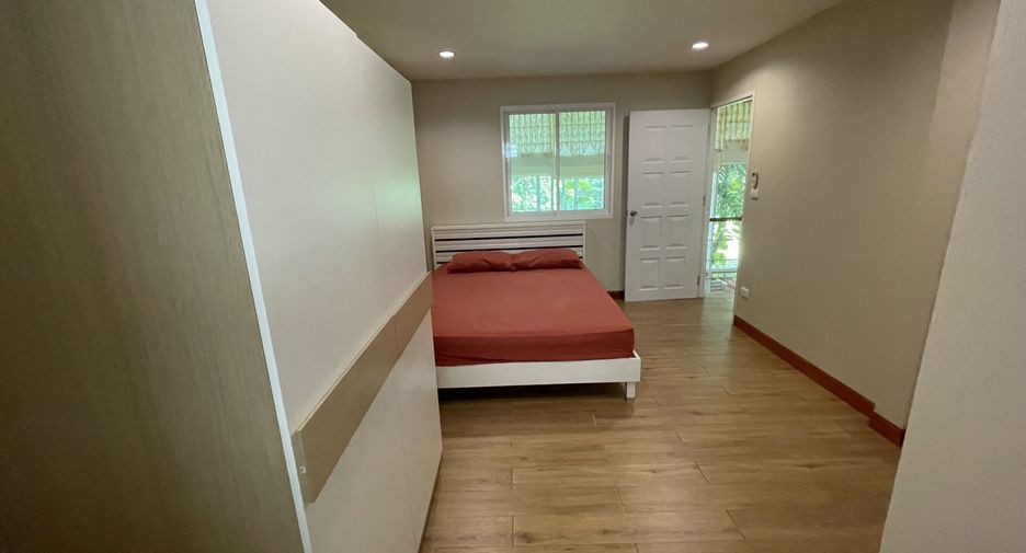 For rent 3 bedrooms apartment in Watthana, Bangkok
