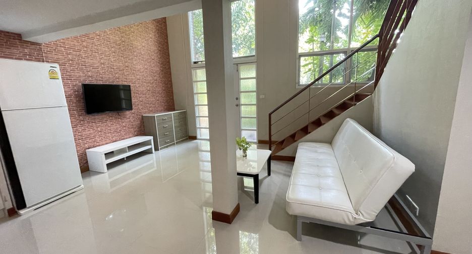 For rent 3 bedrooms apartment in Watthana, Bangkok