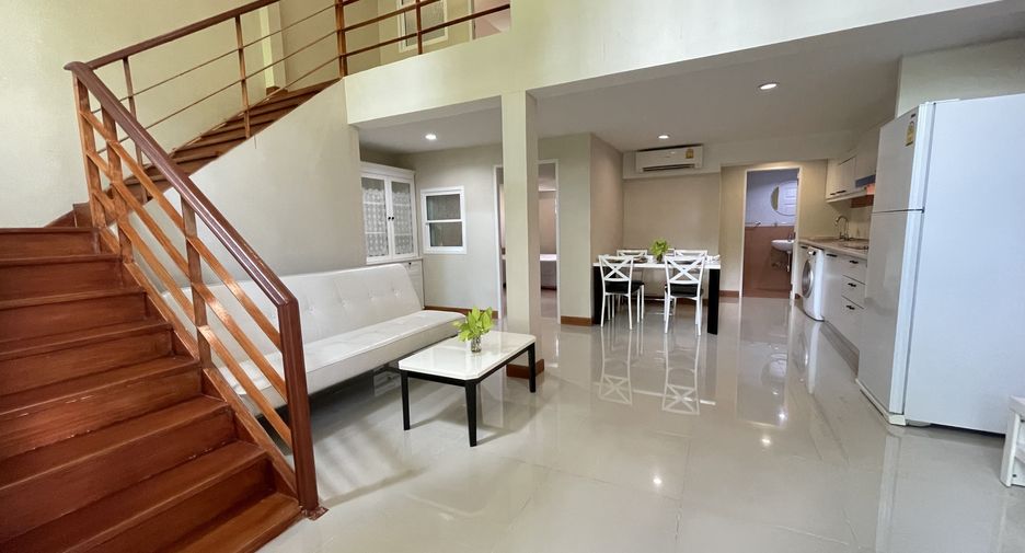 For rent 3 bedrooms apartment in Watthana, Bangkok