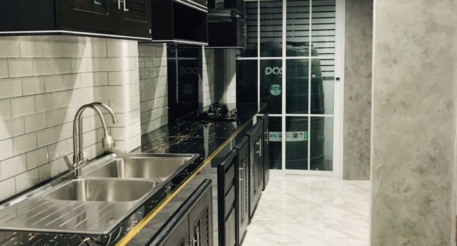 For sale 3 bedrooms townhouse in Thalang, Phuket