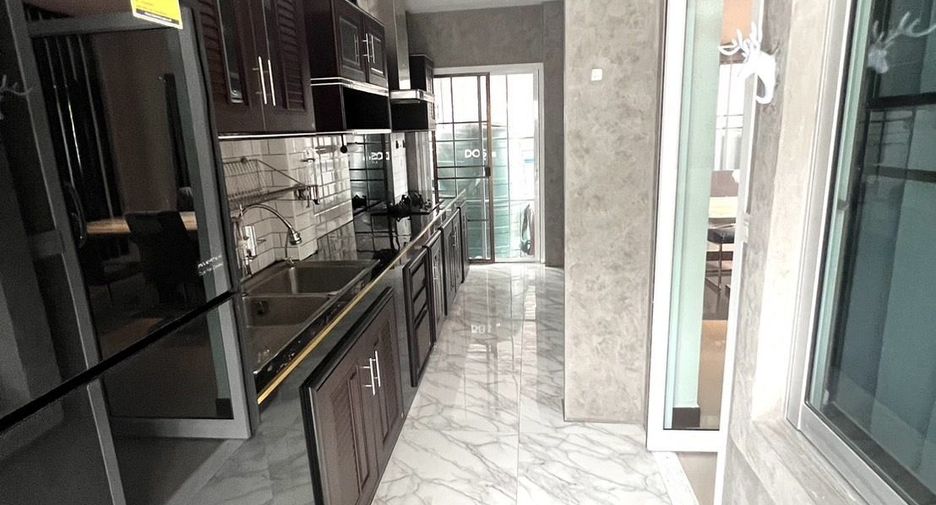 For sale 3 bedrooms townhouse in Thalang, Phuket