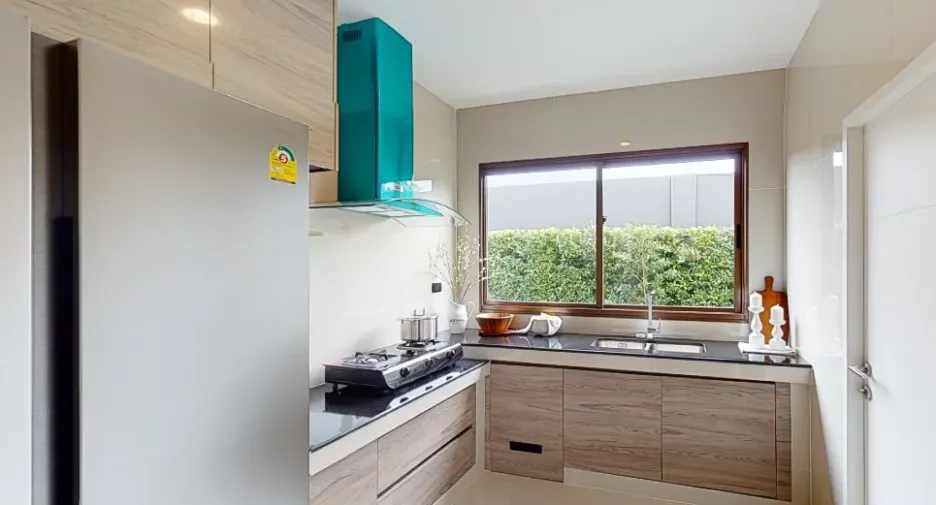 For sale 4 bedrooms house in Bang Kapi, Bangkok
