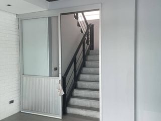 For sale 4 bedrooms house in Huai Khwang, Bangkok