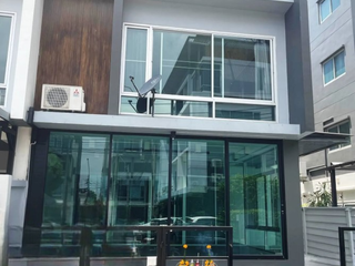For sale 4 bedrooms house in Huai Khwang, Bangkok