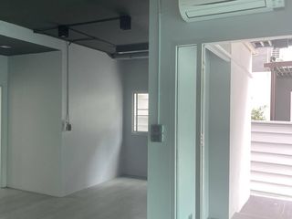 For sale 4 bedrooms house in Huai Khwang, Bangkok