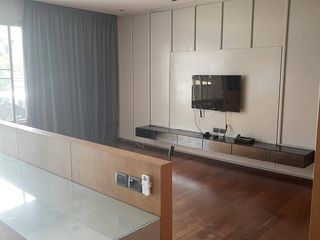 For sale 4 bedrooms house in Huai Khwang, Bangkok