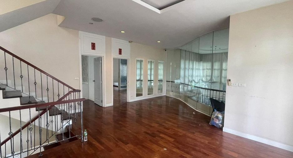 For sale 5 bedrooms house in Khan Na Yao, Bangkok