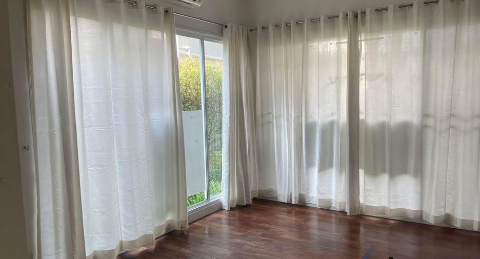 For sale 5 bedrooms house in Khan Na Yao, Bangkok