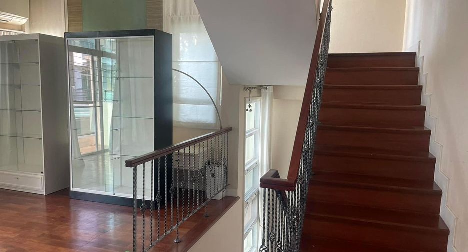 For sale 5 bedrooms house in Khan Na Yao, Bangkok