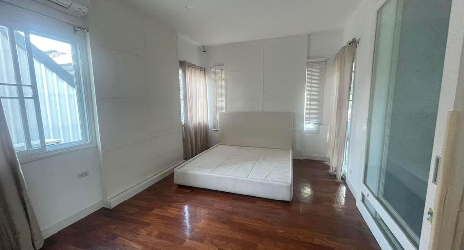 For sale 5 bedrooms house in Khan Na Yao, Bangkok