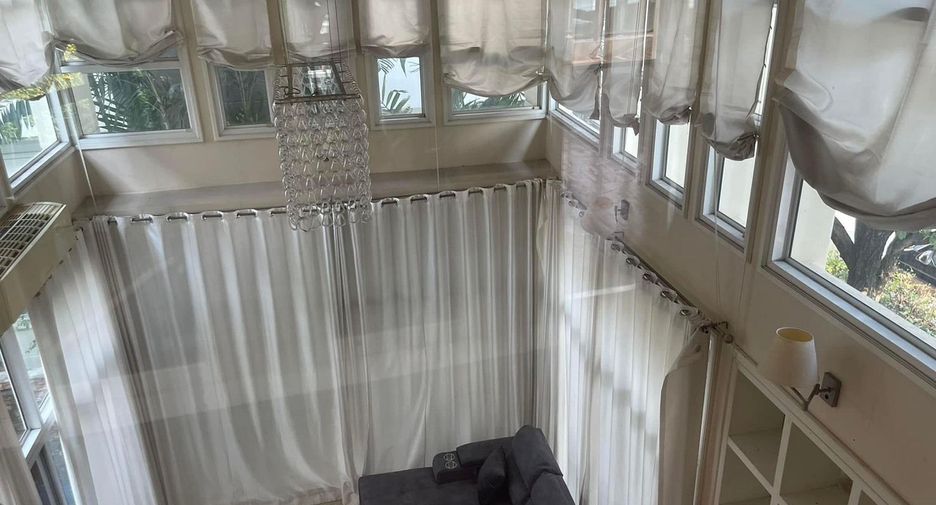 For sale 5 bedrooms house in Khan Na Yao, Bangkok