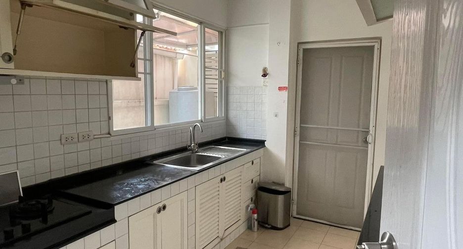 For sale 5 bedrooms house in Khan Na Yao, Bangkok