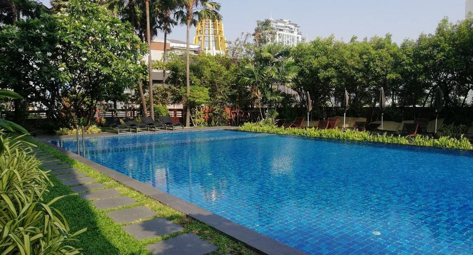 For rent 2 bedrooms condo in Khlong Toei, Bangkok