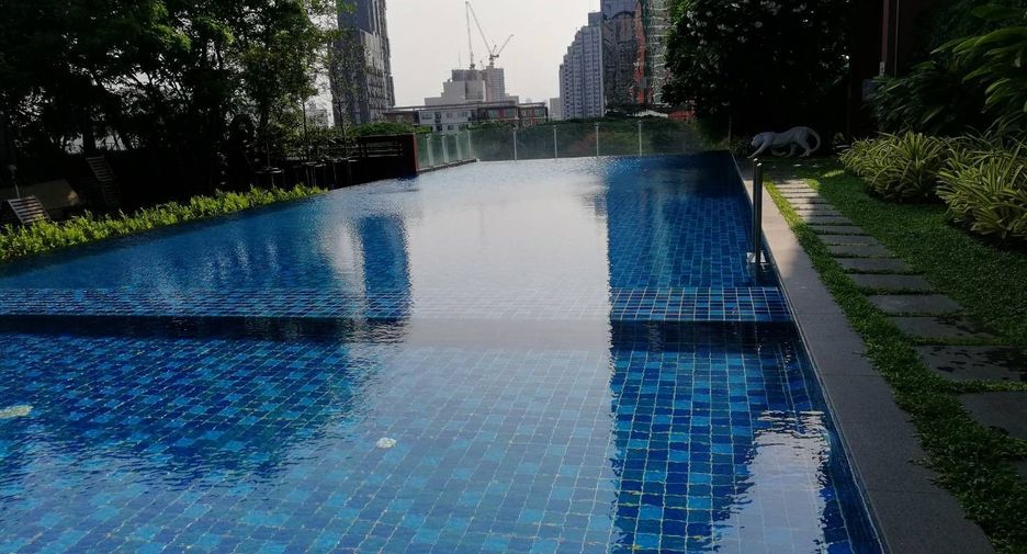 For rent 2 bedrooms condo in Khlong Toei, Bangkok