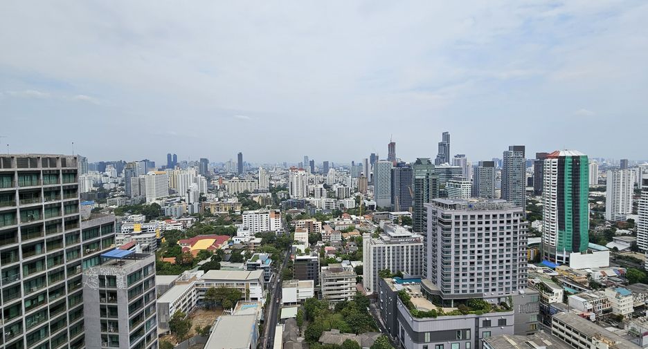 For rent 2 bedrooms condo in Khlong Toei, Bangkok