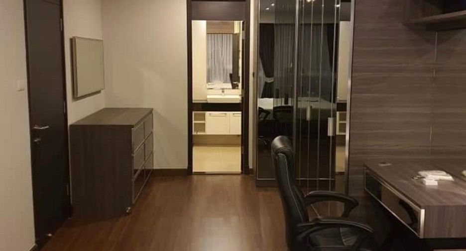 À louer 2 chambres condo à Yan Nawa, Bangkok