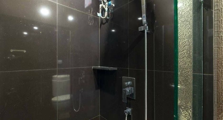 Продажа и аренда 1 кровать кондо в Кхлонг Тоеи, Бангкок
