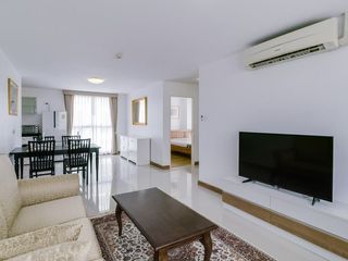 For sale そして for rent 2 ベッドルーム condo in Phra Khanong, Bangkok