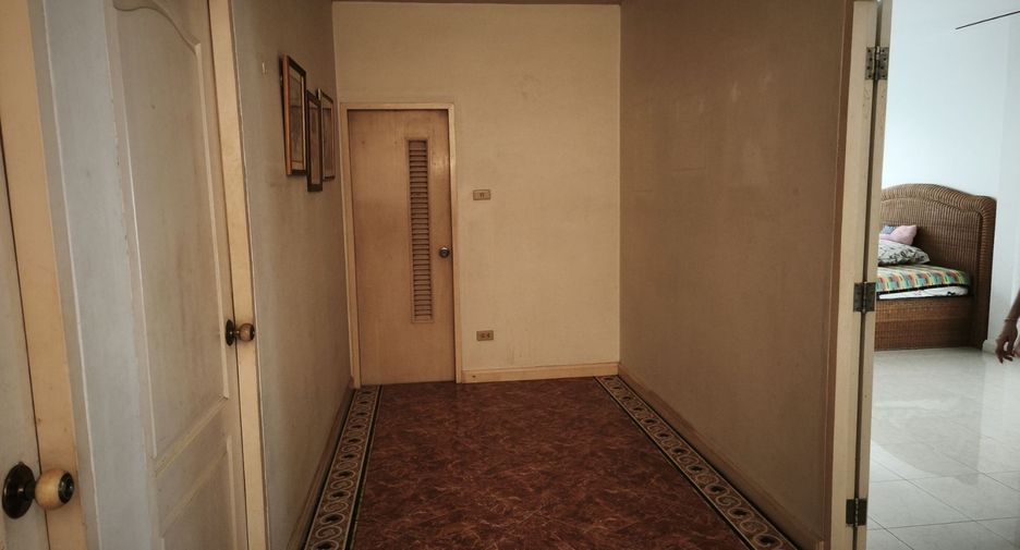 For sale 6 bedrooms house in Wang Thonglang, Bangkok