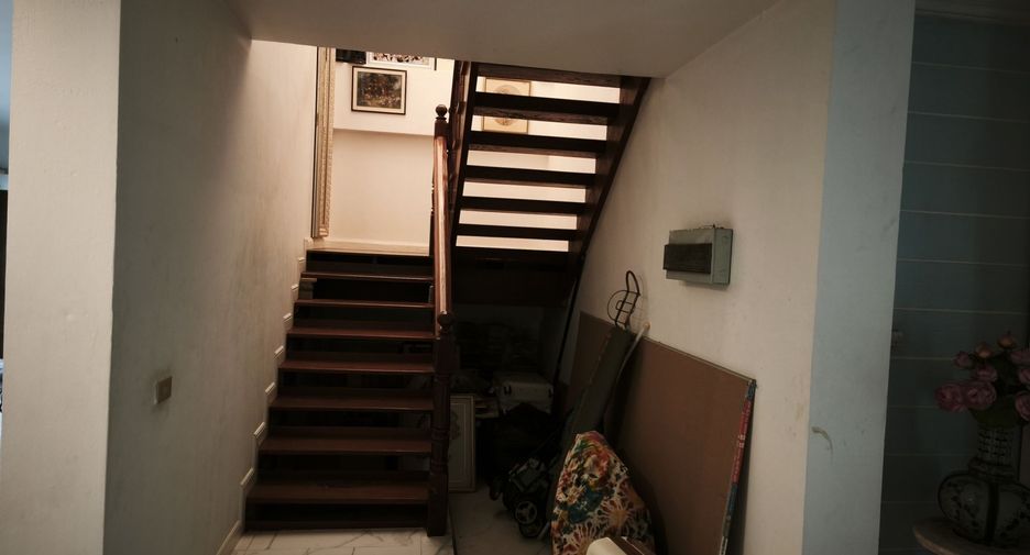 For sale 6 bedrooms house in Wang Thonglang, Bangkok