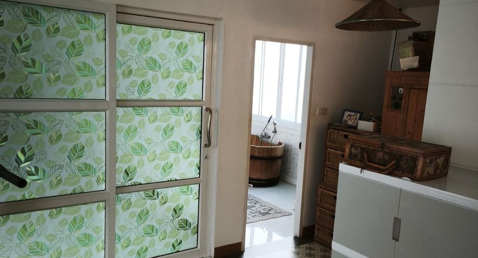 For sale 6 bedrooms house in Wang Thonglang, Bangkok